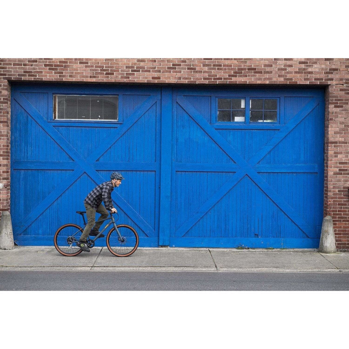 Division 1 Hybrid Bike